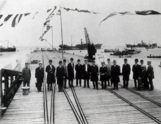 「北海道定期航路」入港祝賀会の様子(明治45年)