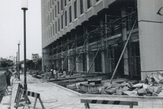 工事途中の正面玄関